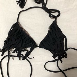 Acacia montauk bikini top in black. Size S